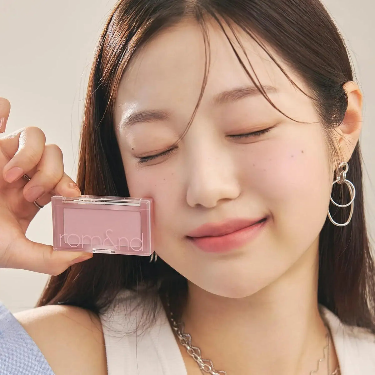 Romand Better Than Cheek 4g # N02 Vine Nude Korean makeup product view 4