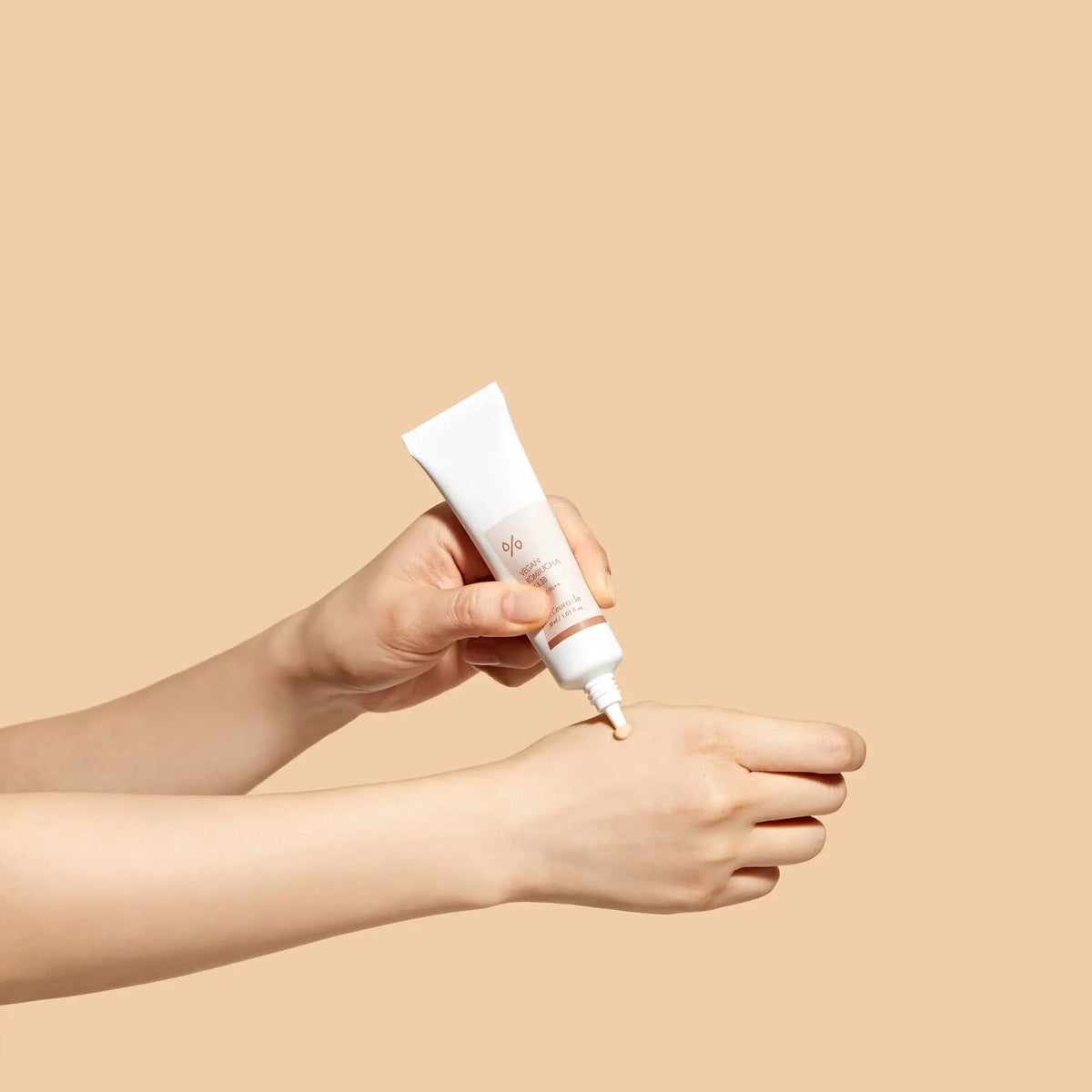 Dr.Ceuracle VEGAN KOMBUCHA TEA BB 30ml Korean skincare product image 5